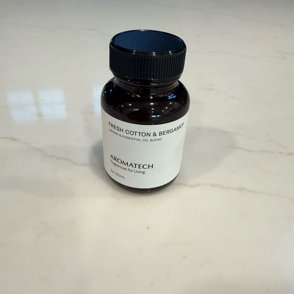 Aroma Home Fresh Cotton & Bergamot Essential Oil - Black and White